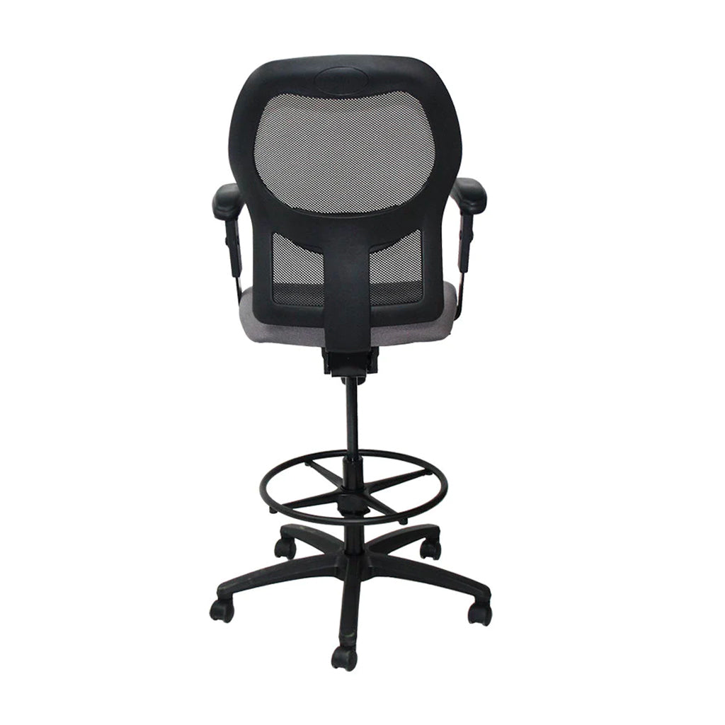 <tc>Ahrend</tc>: Silla de dibujante tipo 160 en tela gris - Base negra - Reacondicionada