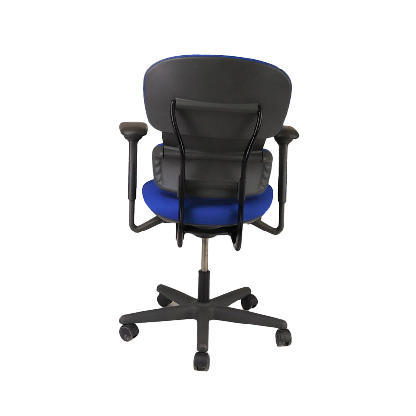 <tc>KI</tc>: <tc>Impulse</tc> Silla de oficina de tela azul - Reacondicionada