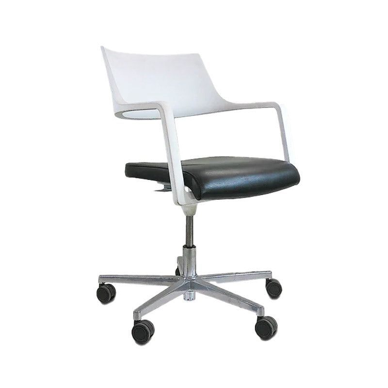 Brunner: Tempuro 6353/A Swivel Chair in Black Leather - Refurbished