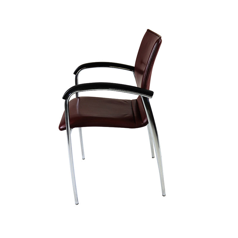 <tc>Brunner</tc>: Silla de reunión en piel burdeos - Reacondicionada