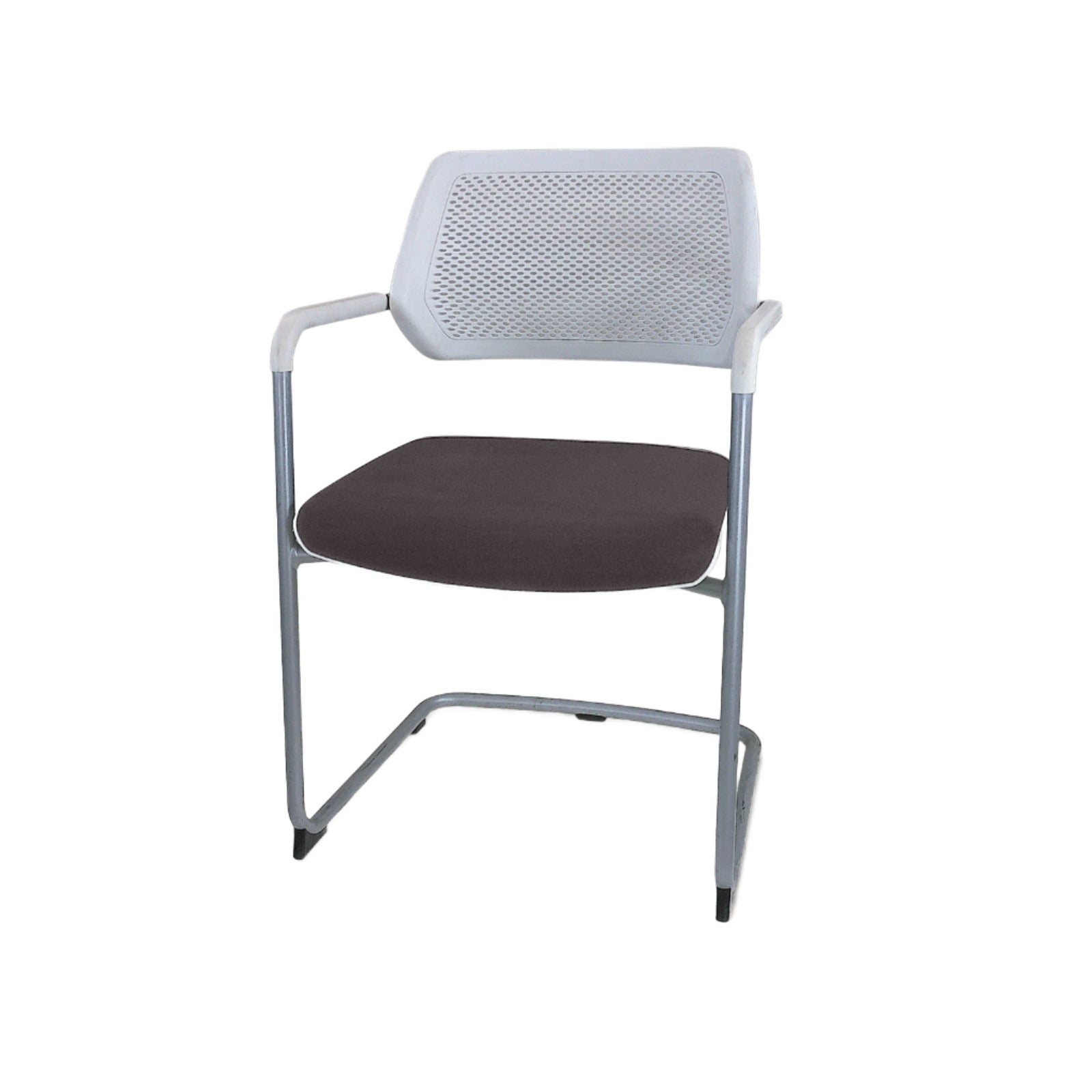 <tc>Steelcase</tc>: Qivi - Silla de reunión con base de trineo - Reacondicionada
