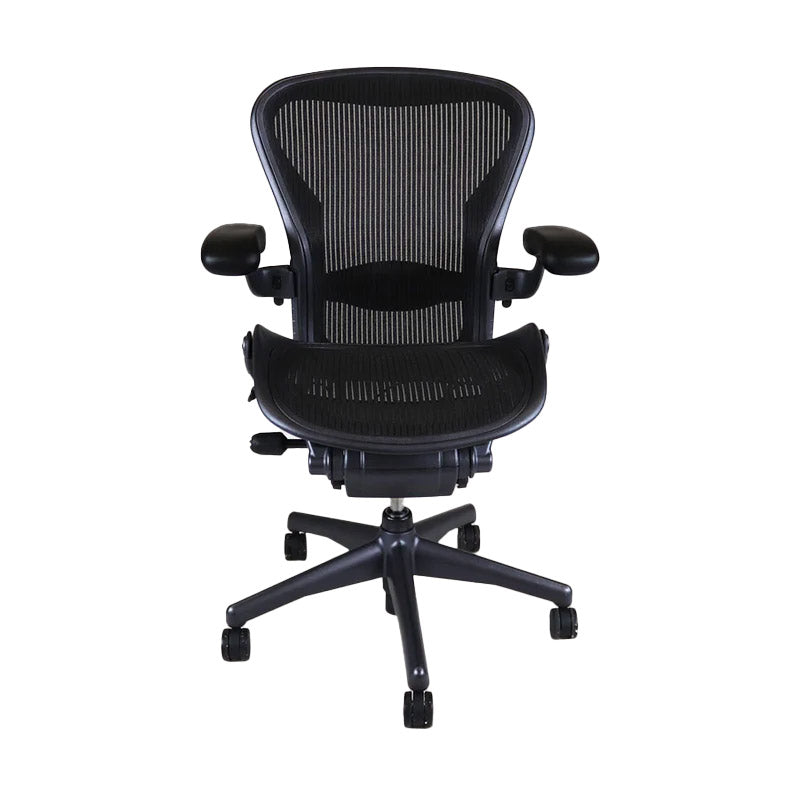 <tc>Herman Miller</tc>:Aeron- <tc>Size B</tc> - Brazo fijo, inclinación trasera (grafito) - Reacondicionado