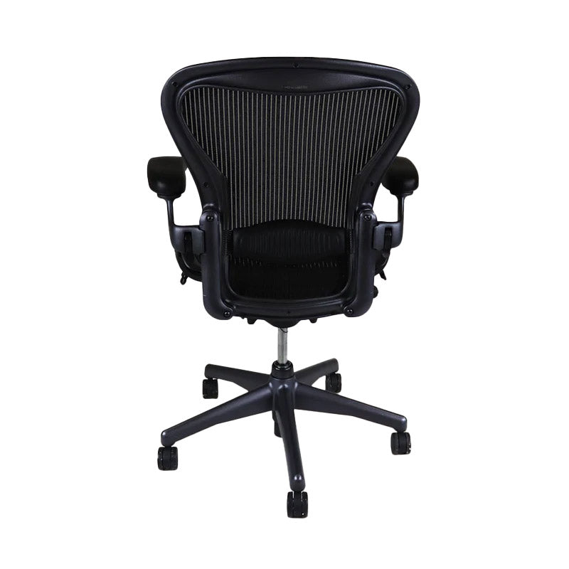<tc>Herman Miller</tc>:Aeron- <tc>Size C</tc> - Brazo ajustable en altura e inclinación hacia atrás (grafito) - Reacondicionado