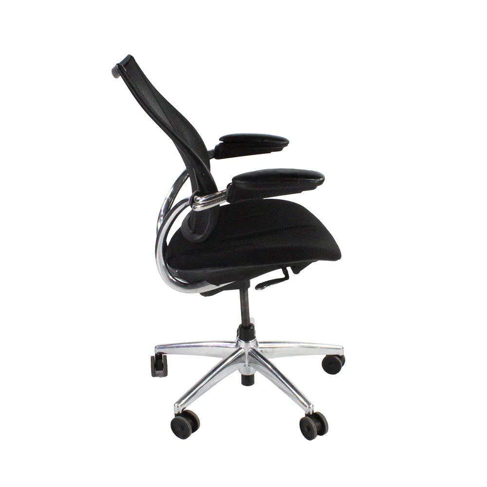 <tc>Humanscale</tc>: <tc>Liberty</tc> Silla de trabajo en tela negra y estructura de aluminio - Reacondicionada