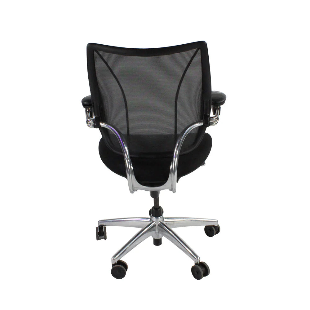 <tc>Humanscale</tc>: <tc>Liberty</tc> Silla de trabajo en tela negra y estructura de aluminio - Reacondicionada