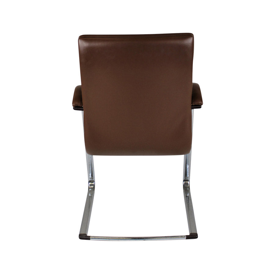 <tc>William Hands</tc>Silla de reuniones ejecutiva en cuero marrón - Reacondicionada