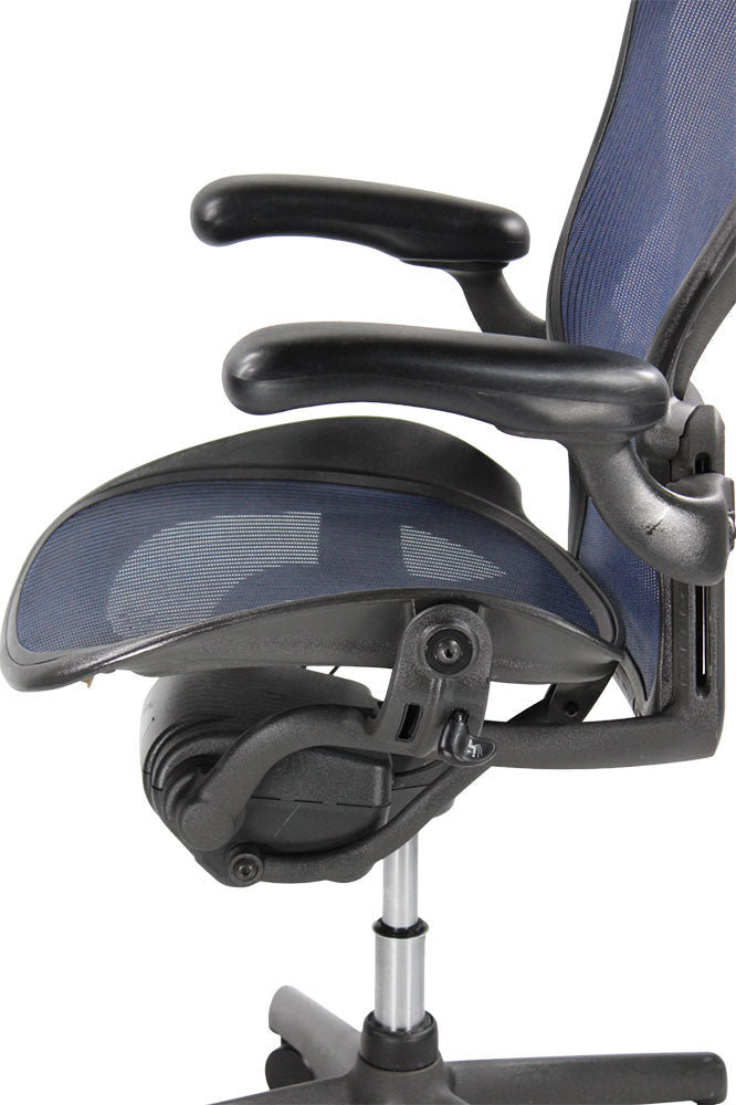 <tc>Herman Miller</tc>:Aeron <tc>Size A</tc> Con inclinación trasera únicamente en malla azul oscuro - Reacondicionado