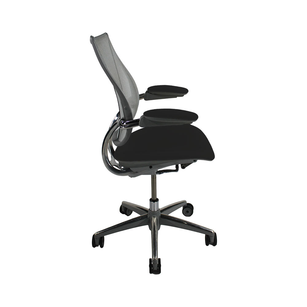 <tc>Humanscale</tc>: <tc>Liberty</tc> Silla de trabajo de cuero negro - Reacondicionada