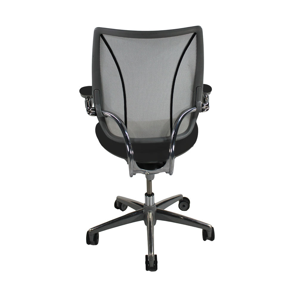 <tc>Humanscale</tc>: <tc>Liberty</tc> Silla de trabajo de cuero negro - Reacondicionada