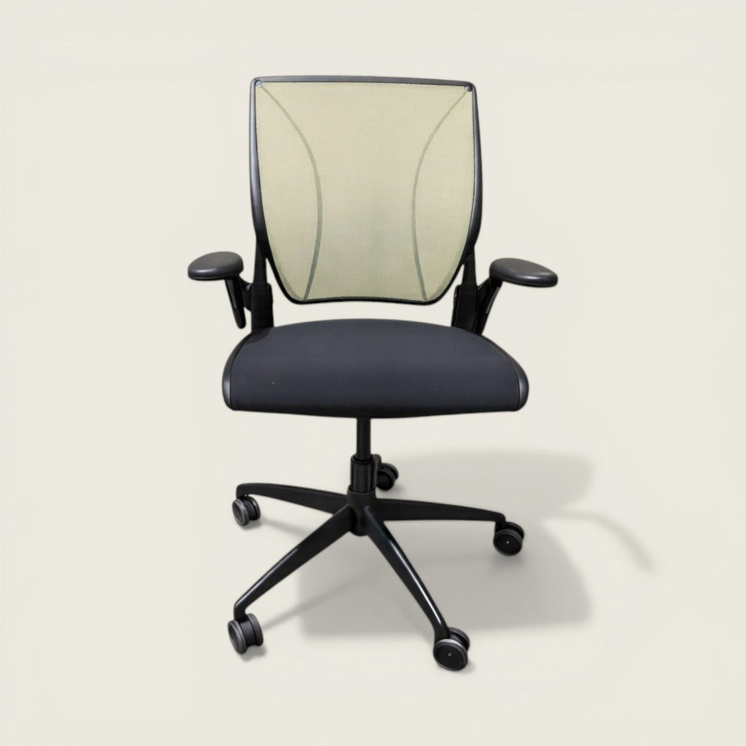<tc>Humanscale</tc>: <tc>Diffrient World</tc> Silla de oficina de malla verde - Restaurada