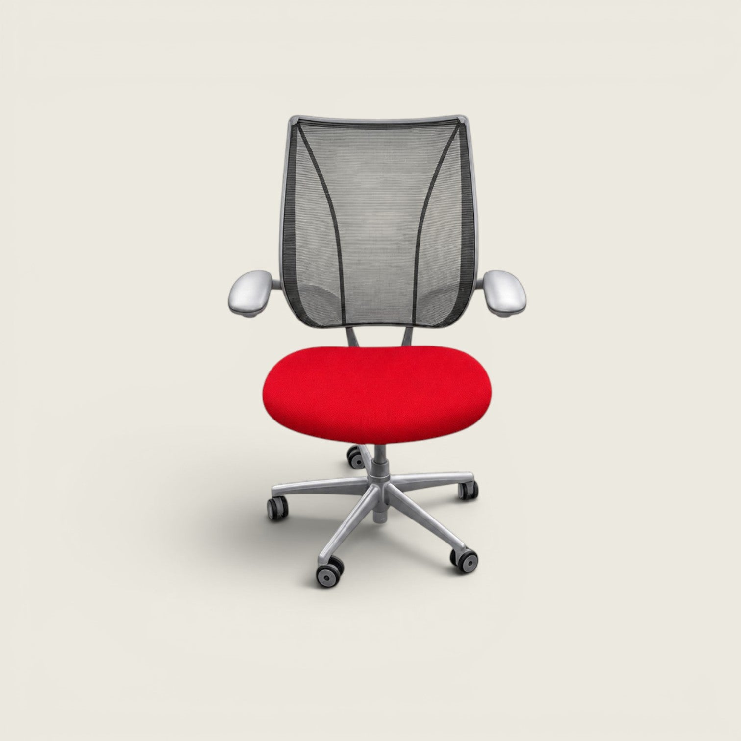 <tc>Humanscale</tc>: <tc>Liberty</tc> Silla de oficina en tela negra - Restaurada