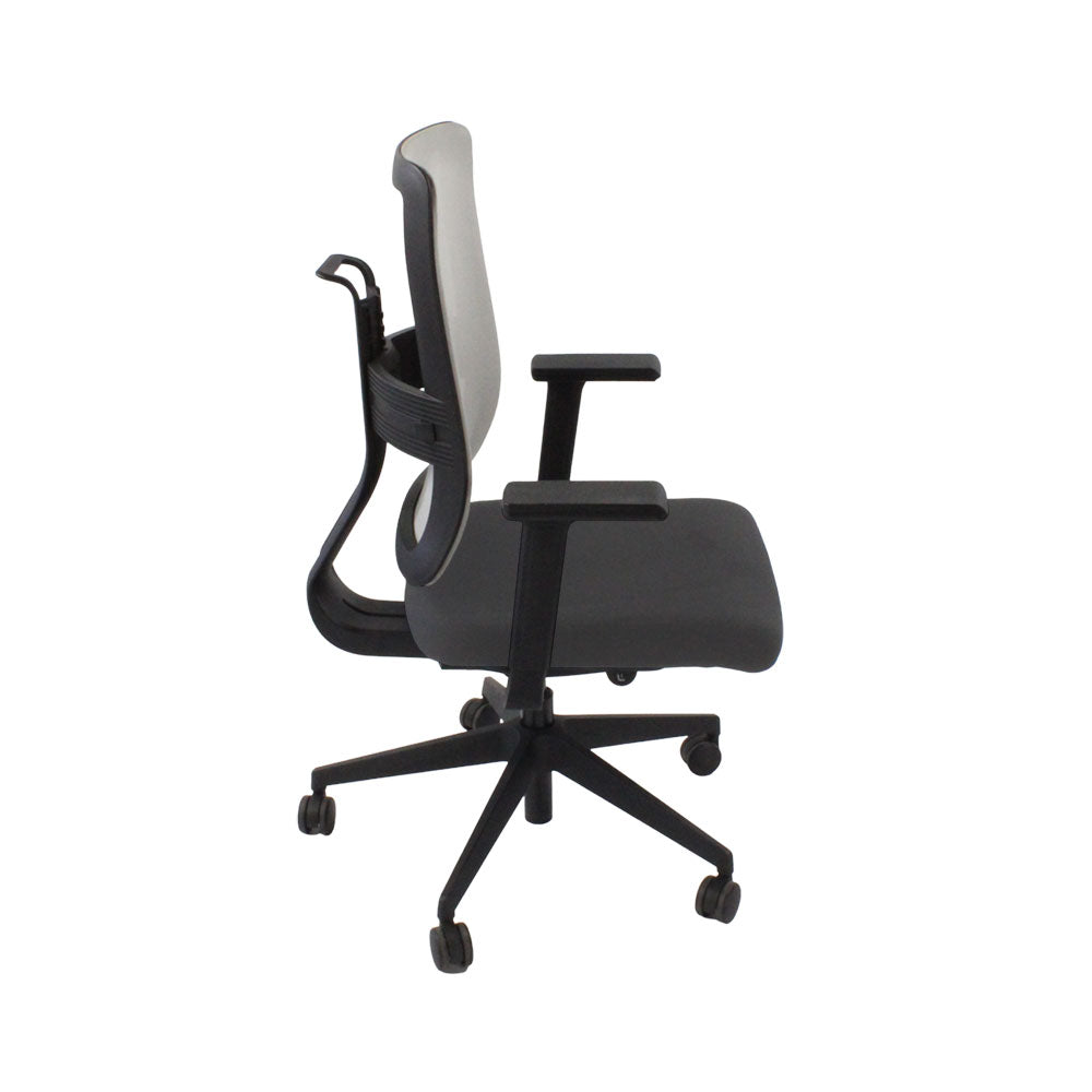 <tc>Viasit</tc>: <tc>Toleo</tc> Silla de trabajo con respaldo de malla en tela gris - Reacondicionada