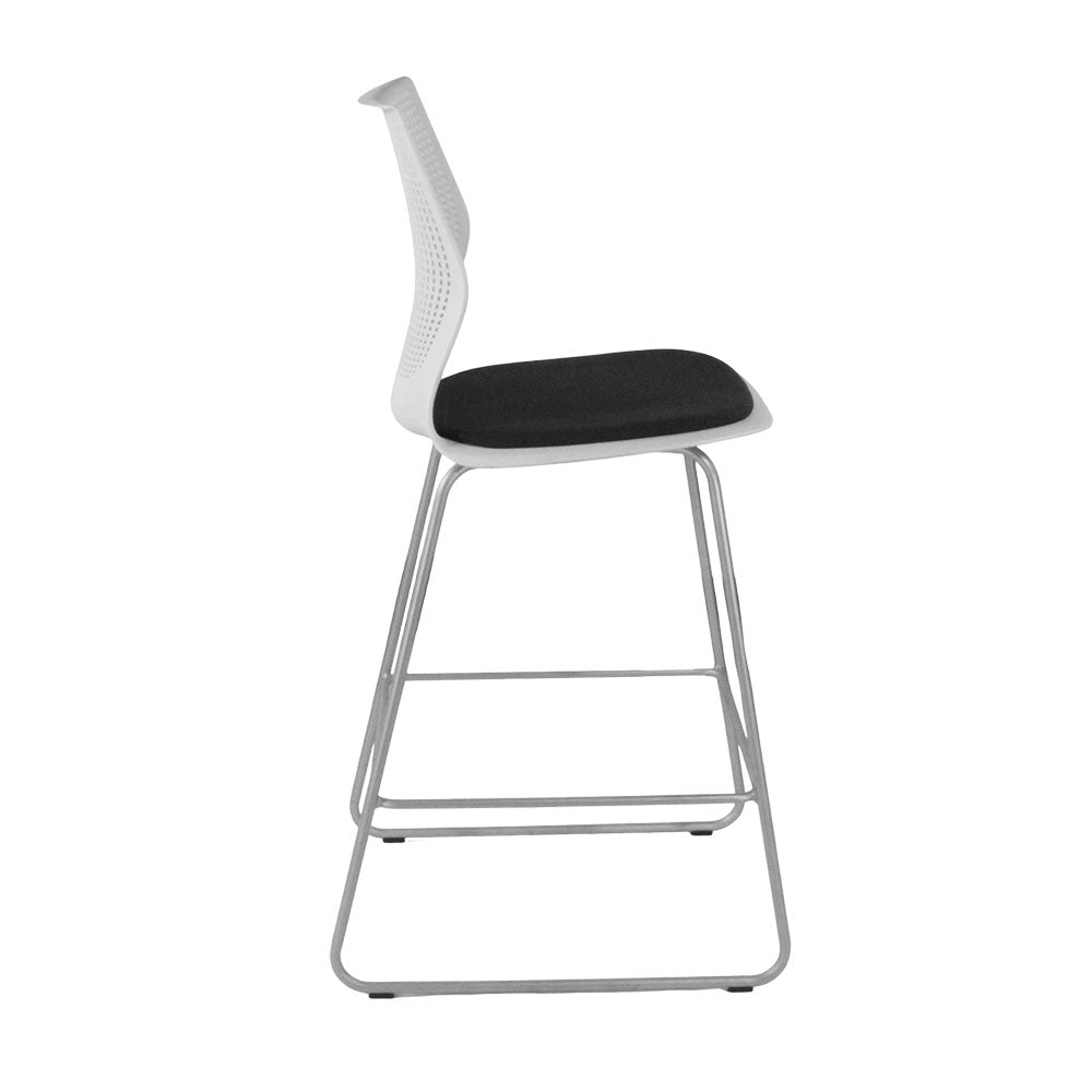 <tc>Knoll</tc>: <tc>Multigeneration</tc> Taburete de tela negra - Reacondicionado