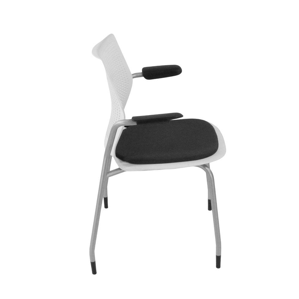 <tc>Knoll</tc>: <tc>Multigeneration</tc> Silla de reunión en tela negra - Reacondicionada