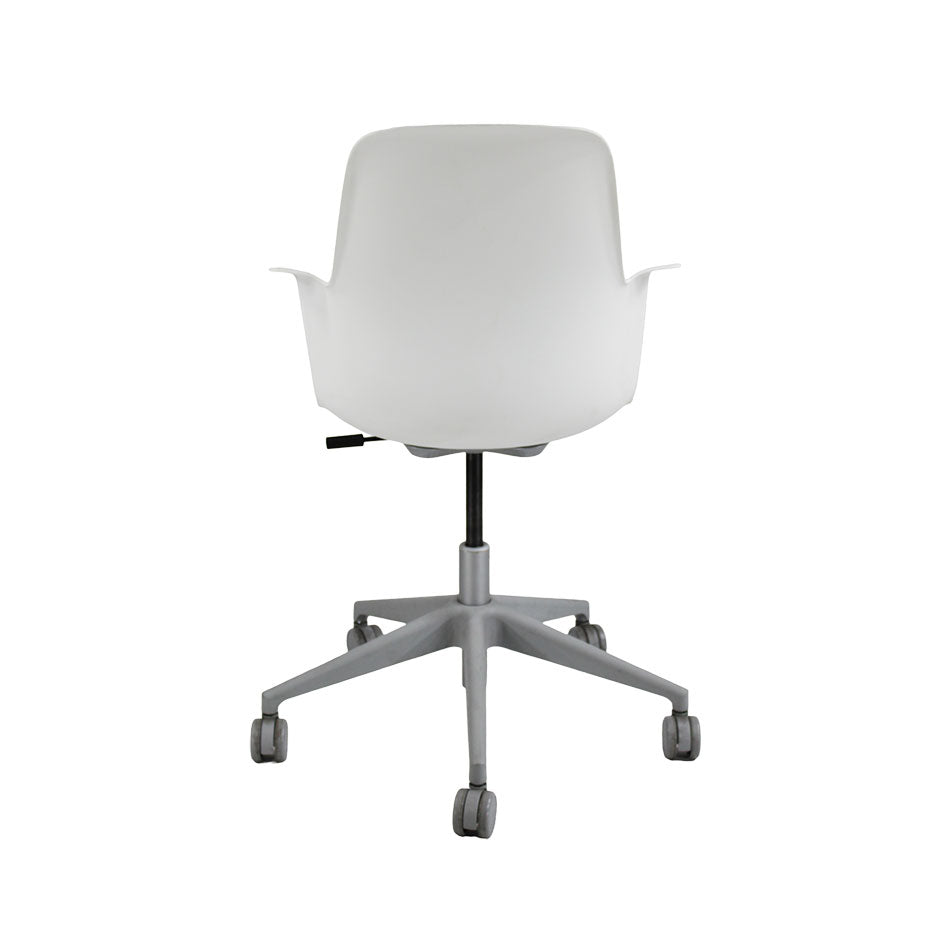 <tc>Steelcase</tc>: <tc>Node</tc> Silla en color blanco - Reacondicionada