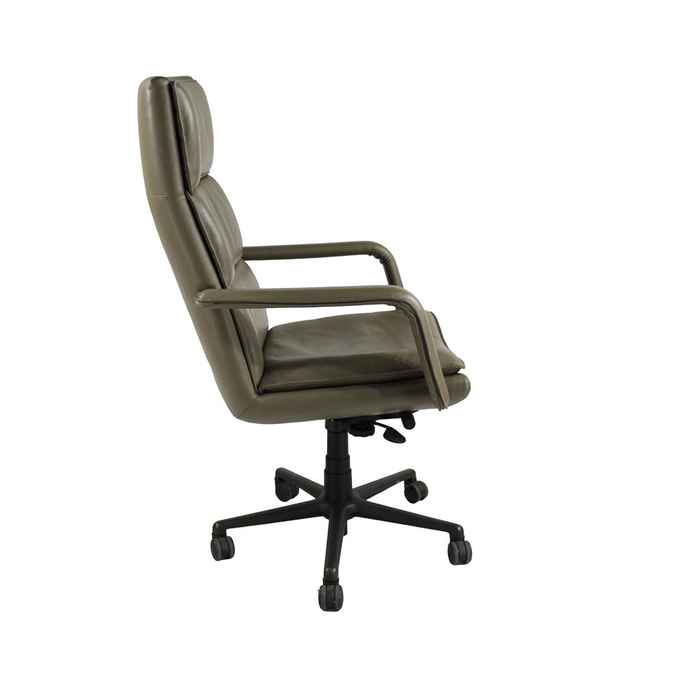 <tc>Senator</tc>: Silla Quinti completa en cuero gris - Reacondicionada