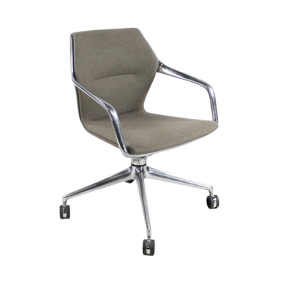 Brunner: Ray Swivel Chair 9232 in Beige Fabric - Refurbished