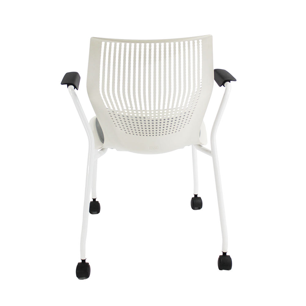 <tc>Knoll</tc>: <tc>Multigeneration</tc> Silla de reunión con ruedas en tela gris - Reacondicionada