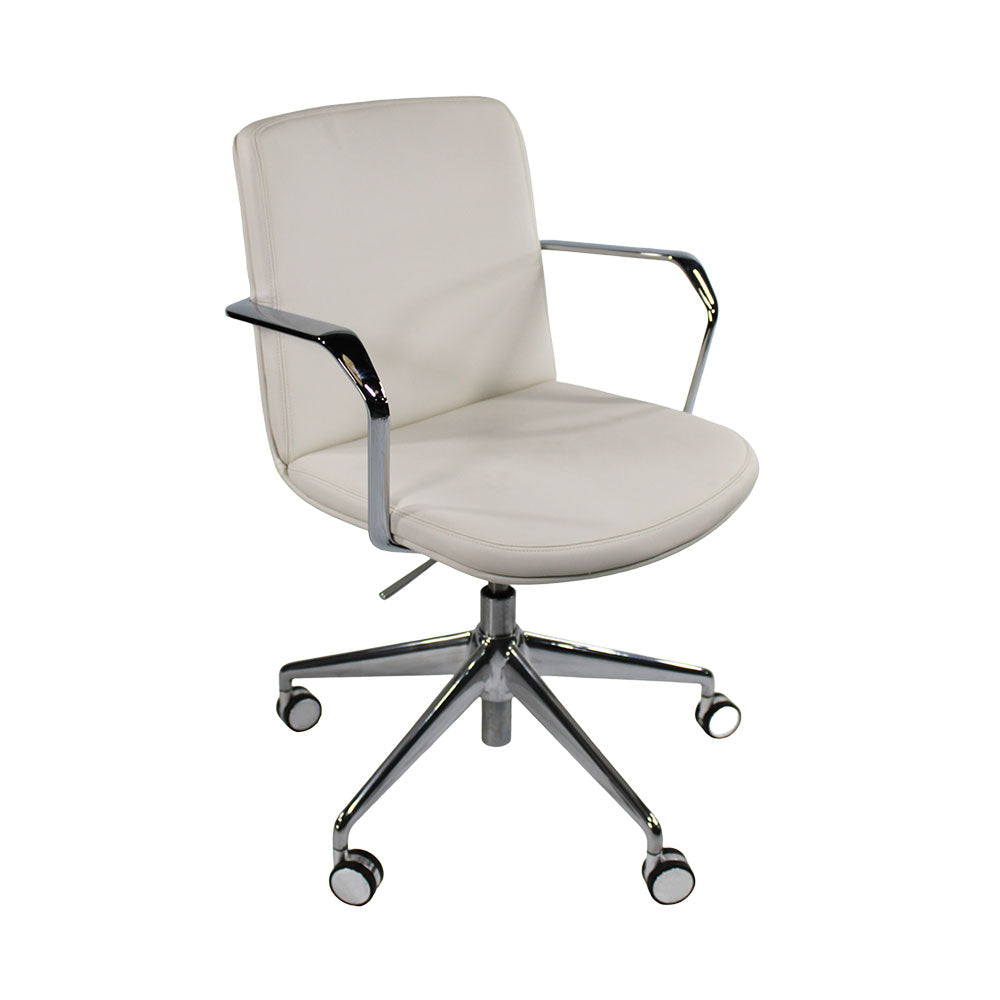 Orangebox: calder silla mbs5 en cuero blanco - restaurado