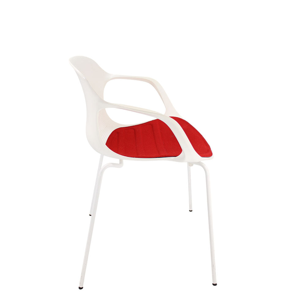 <tc>Fritz Hansen</tc>Sillón Nap en Tela Blanca/Roja - Reacondicionado