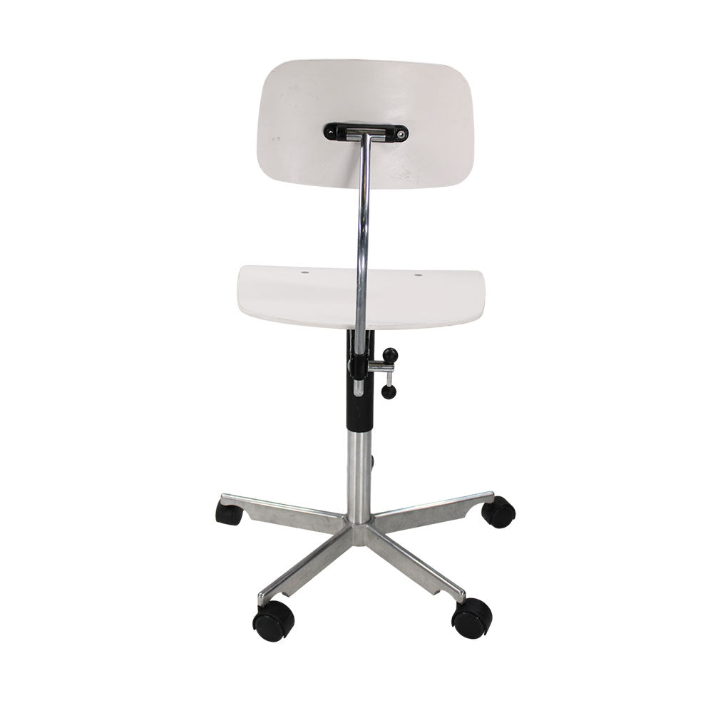<tc>Jorgen Rasmussen</tc>Silla giratoria Kevi 2533 en blanco - Reacondicionada