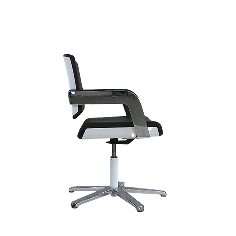 Konig + Neurath: Charta Lounge Chair - Refurbished