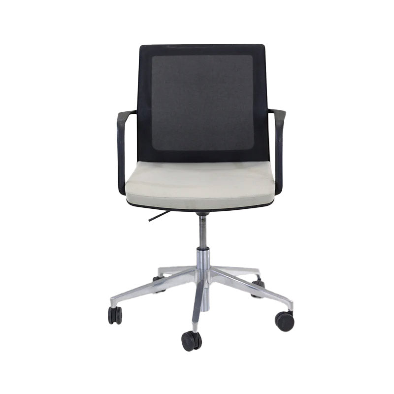 Orangebox: Workday Lite Work in Original Cream Fabric with Aluminium Base Task Chair - Refurbished