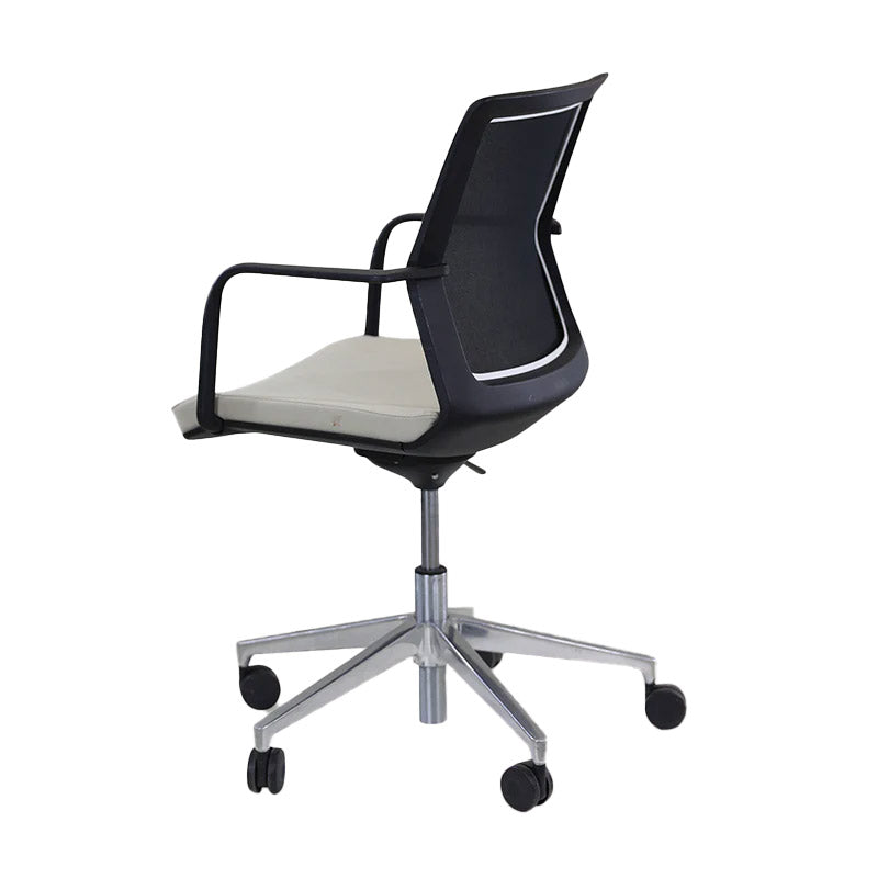 Orangebox: Workday Lite Work in Original Cream Fabric with Aluminium Base Task Chair - Refurbished