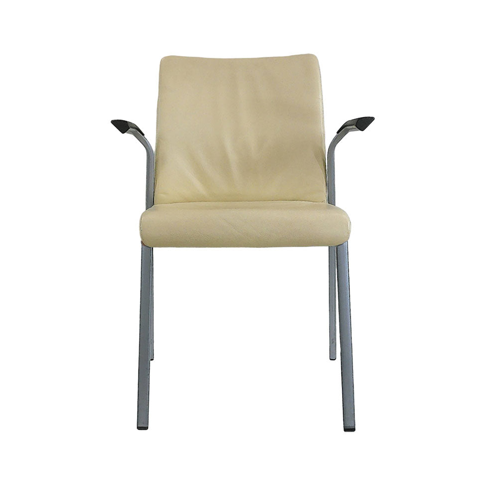 <tc>Steelcase</tc>Silla apilable en cuero crema original - Reacondicionada