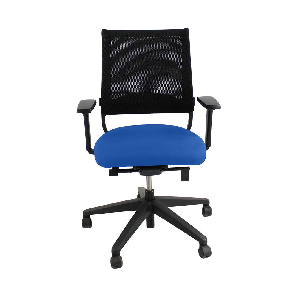 <tc>Sedus</tc>: <tc>Netwin</tc> Silla NW-100 con respaldo de malla en tela azul - Reacondicionada