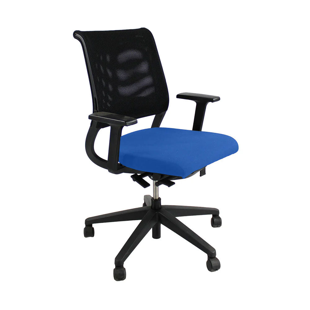 <tc>Sedus</tc>: <tc>Netwin</tc> Silla NW-100 con respaldo de malla en tela azul - Reacondicionada