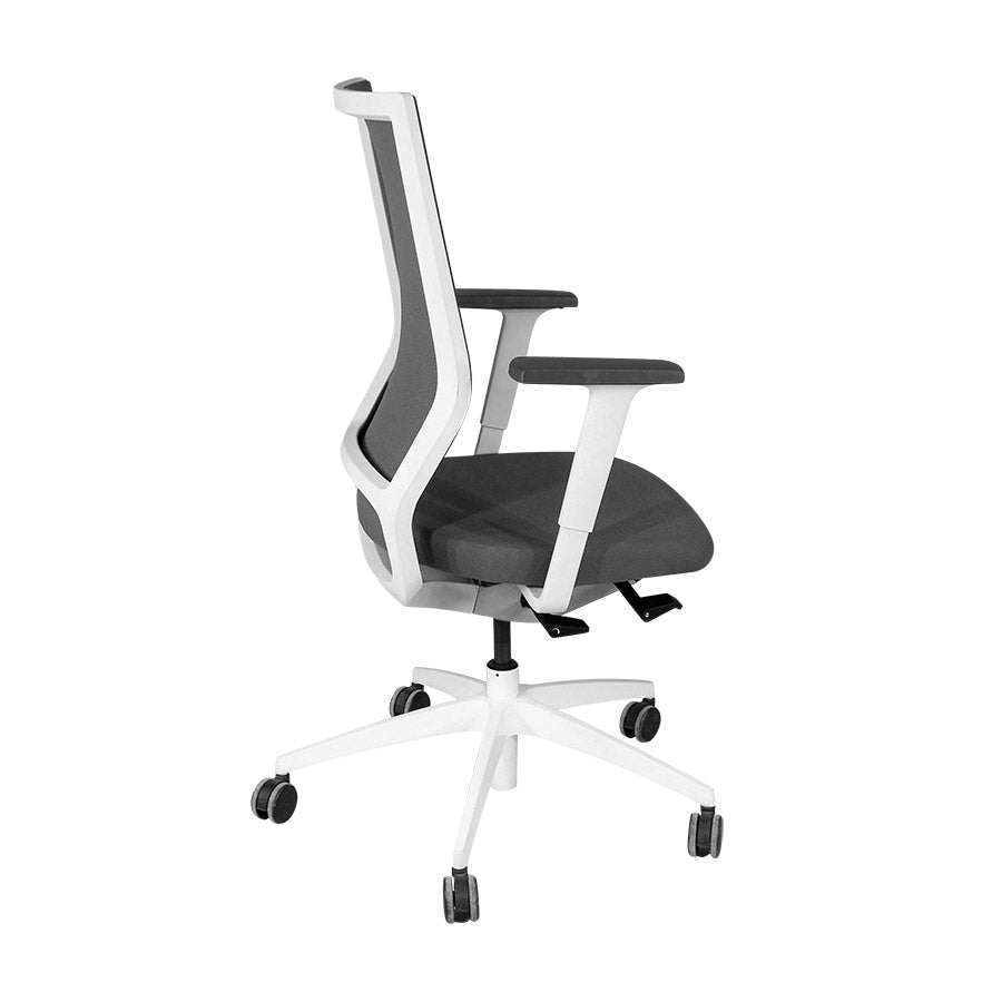 Sedus: Quarterback Office Chair with White Frame in Grey Fabric - Refurbished