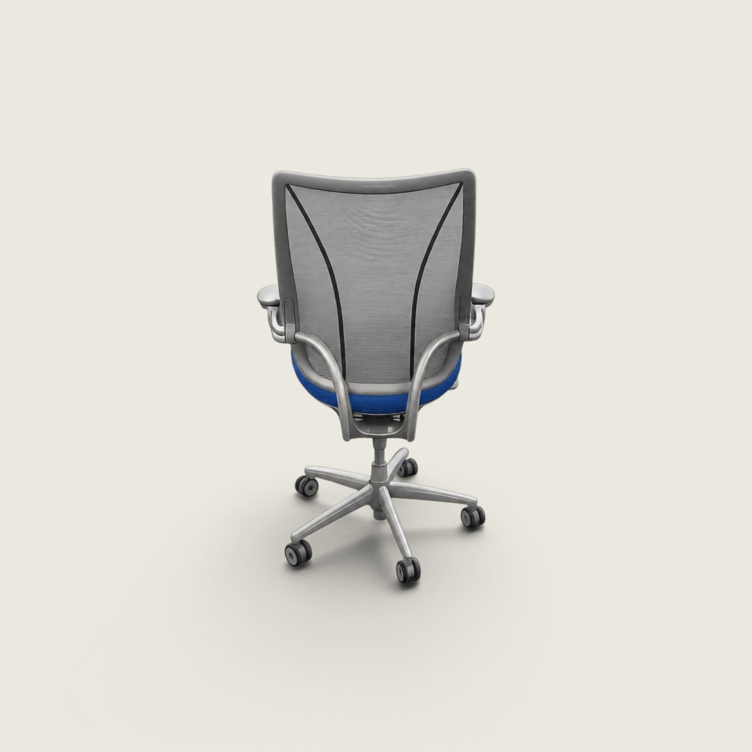 <tc>Humanscale</tc>: <tc>Liberty</tc> Silla de oficina en tela negra - Restaurada