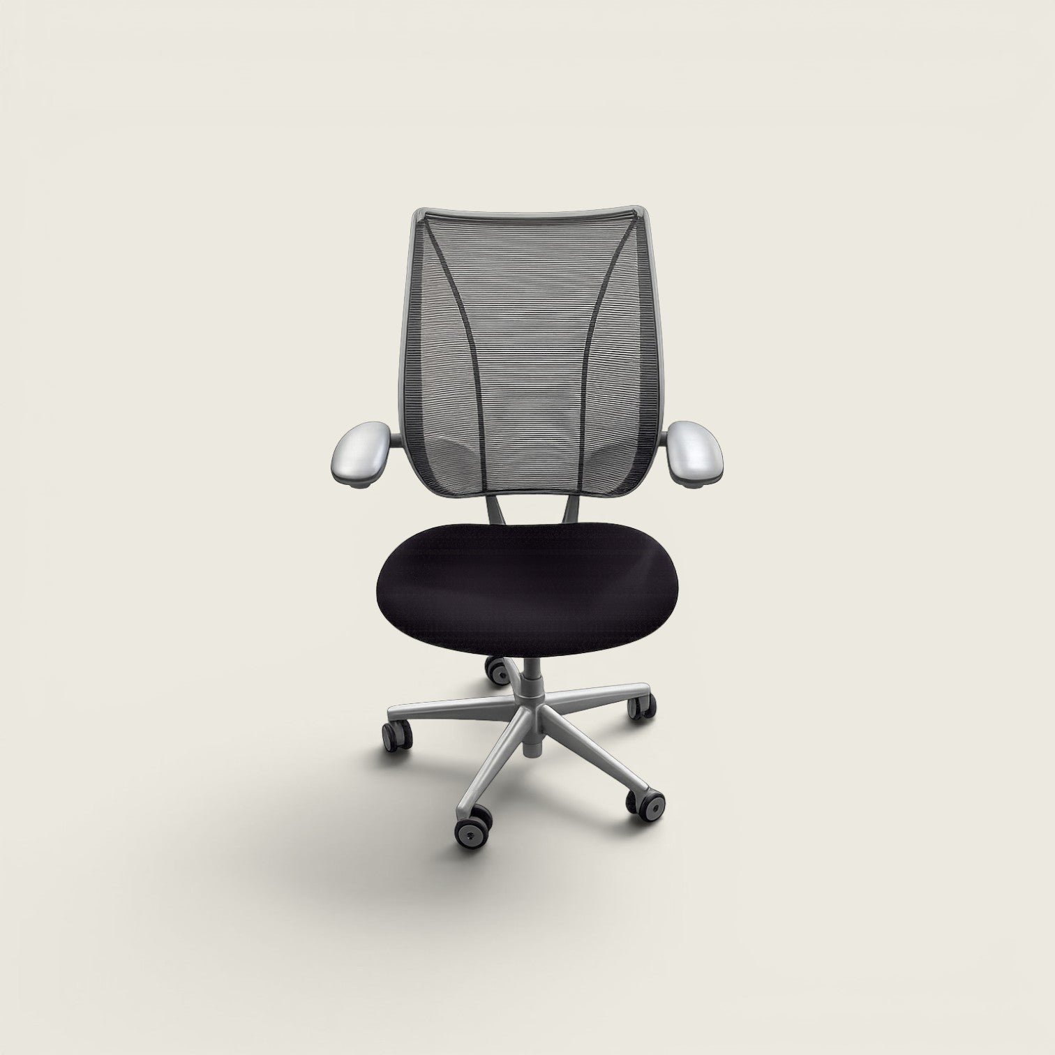 <tc>Humanscale</tc>: <tc>Liberty</tc> Silla de oficina en tela negra - Restaurada