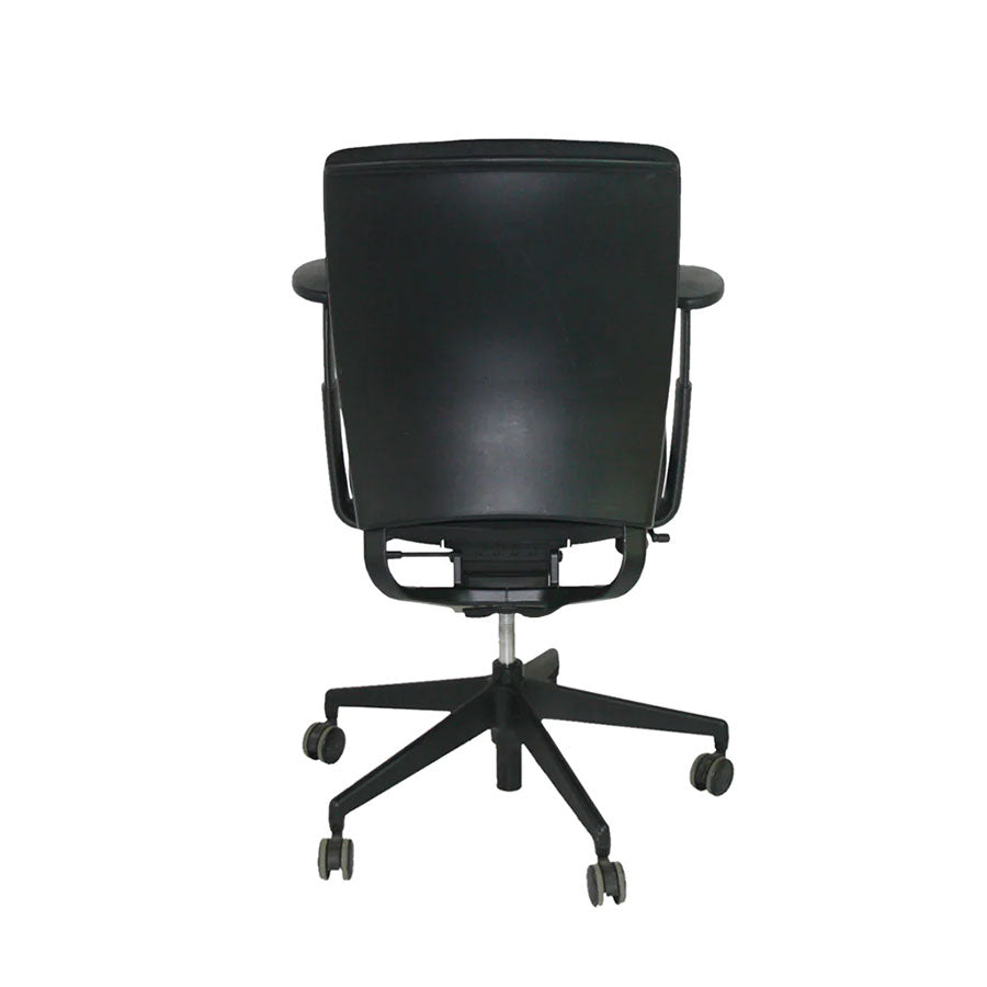<tc>Senator</tc>Silla de oficina Enigma S21 con estructura negra de cuero negro - Reacondicionada