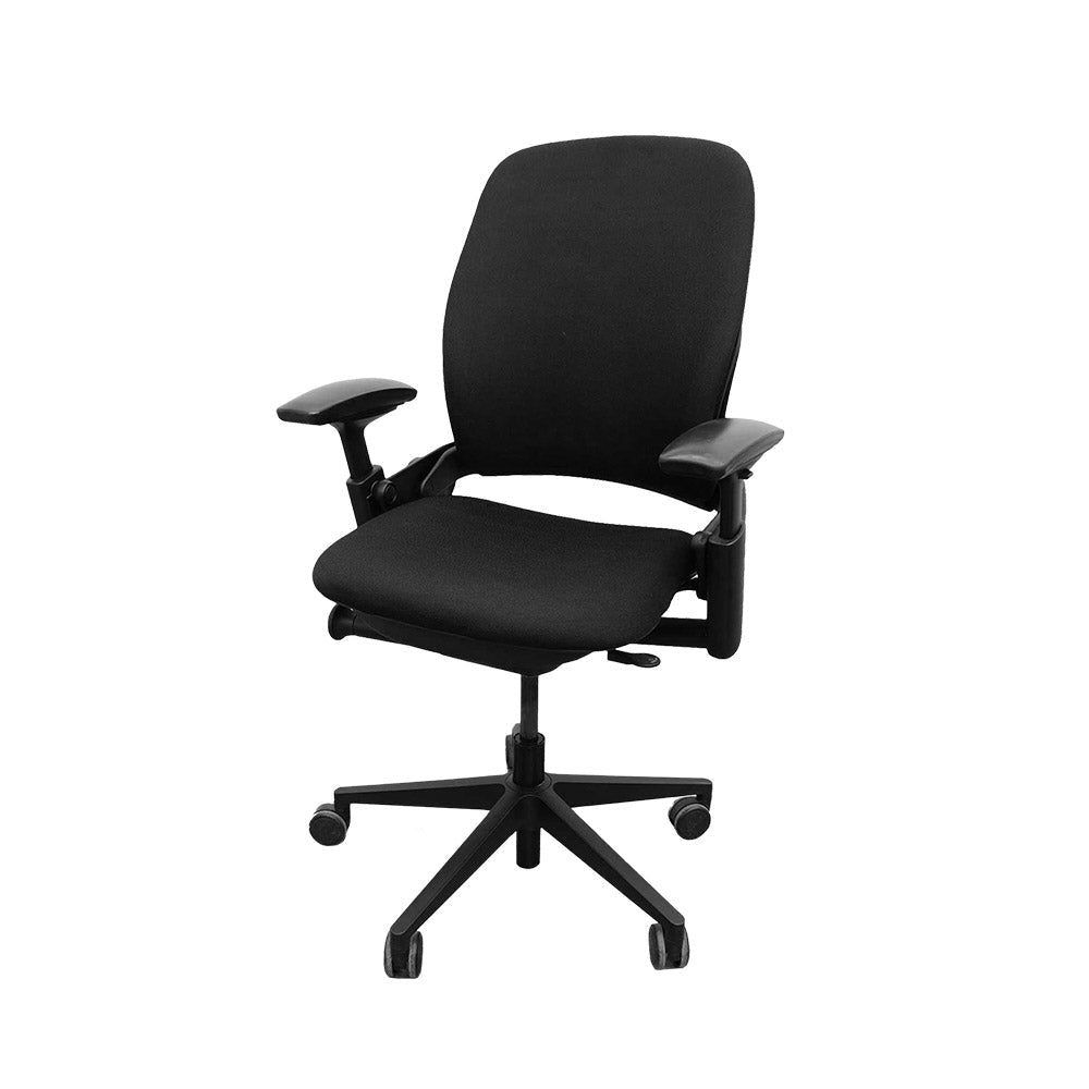 <tc>Steelcase</tc>: <tc>Leap V2</tc> Silla de oficina con brazo ajustable en altura - Cuero negro - Reacondicionada