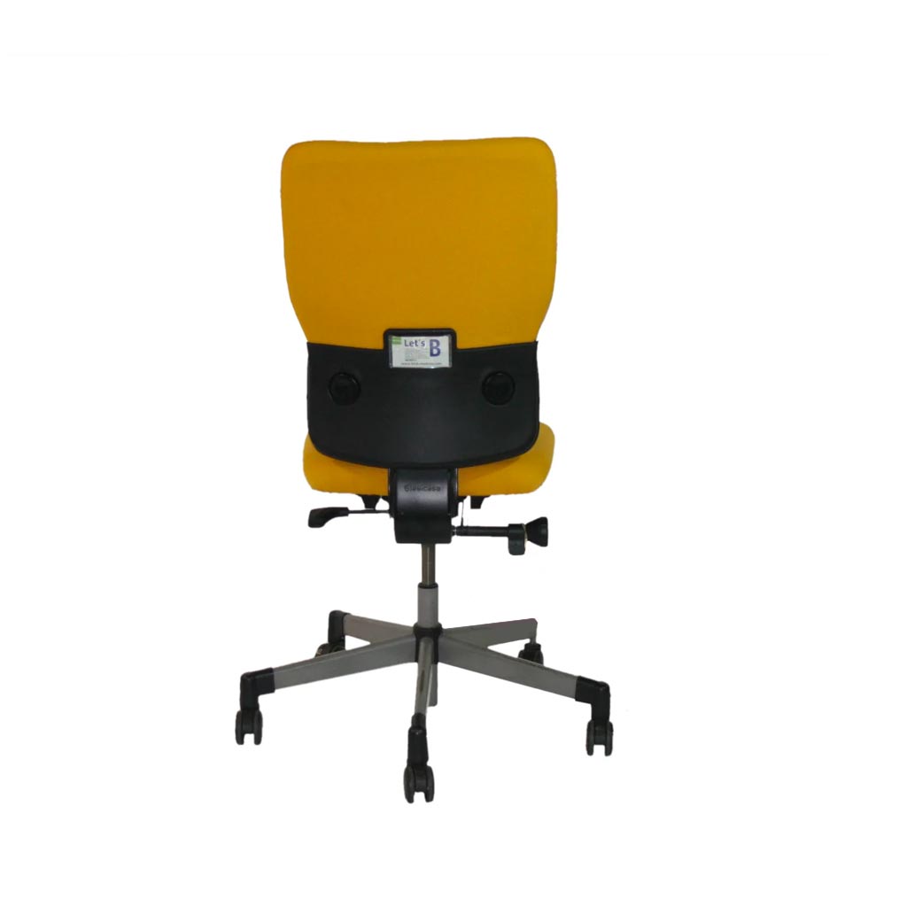 <tc>Steelcase</tc>: <tc>Lets B</tc> - Silla de trabajo con respaldo alto en tela amarilla sin brazos - Reacondicionada
