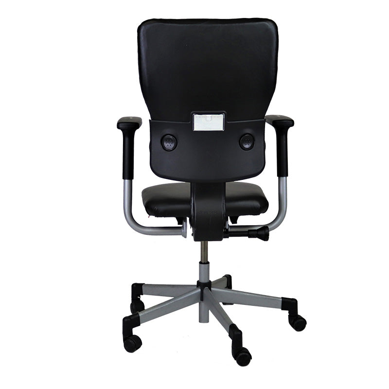 <tc>Steelcase</tc>: <tc>Lets B</tc> - Silla de trabajo con respaldo alto en cuero negro - Reacondicionada