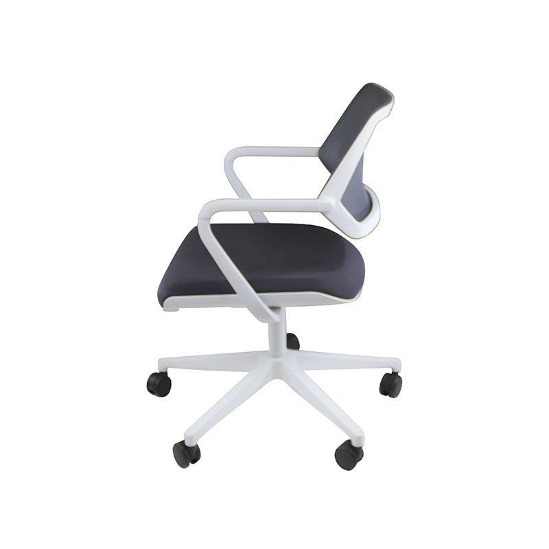Steelcase: QiVi - Meeting Chair with Mesh Back in Grey Fabric - Refurbished