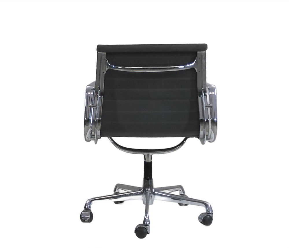 <tc>Vitra</tc>: <tc>Eames</tc> Silla de reunión EA 108 - Reacondicionada