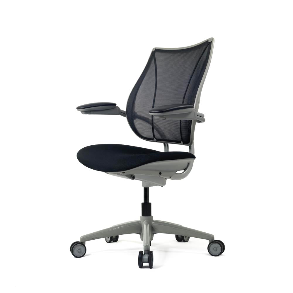 <tc>Humanscale</tc>: <tc>Liberty</tc> Silla de trabajo en tela negra - Reacondicionada