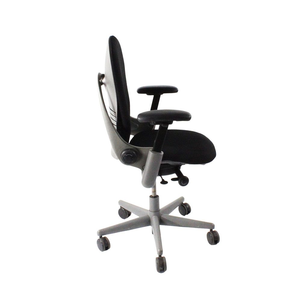 <tc>Steelcase</tc>: <tc>Leap V1</tc> Silla de oficina - Estructura gris/Tela negra - Reacondicionada