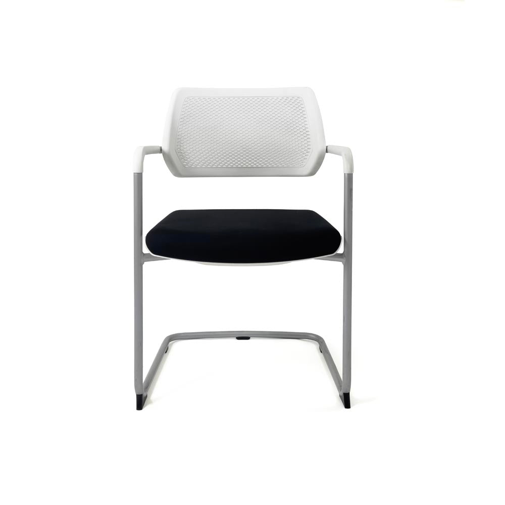 <tc>Steelcase</tc>: Qivi - Silla de reunión con base de trineo - Reacondicionada