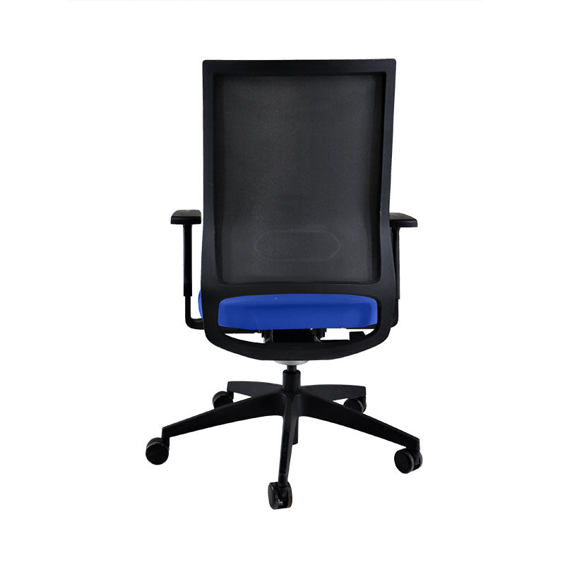 <tc>Sedus</tc>: <tc>Quarterback</tc> Silla de oficina con estructura negra y tela azul - Reacondicionada