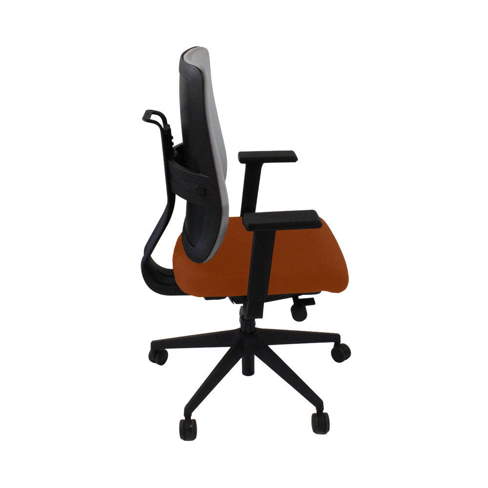 <tc>Viasit</tc>: <tc>Toleo Move</tc> Silla de trabajo con respaldo tapizado en cuero color canela - Reacondicionada