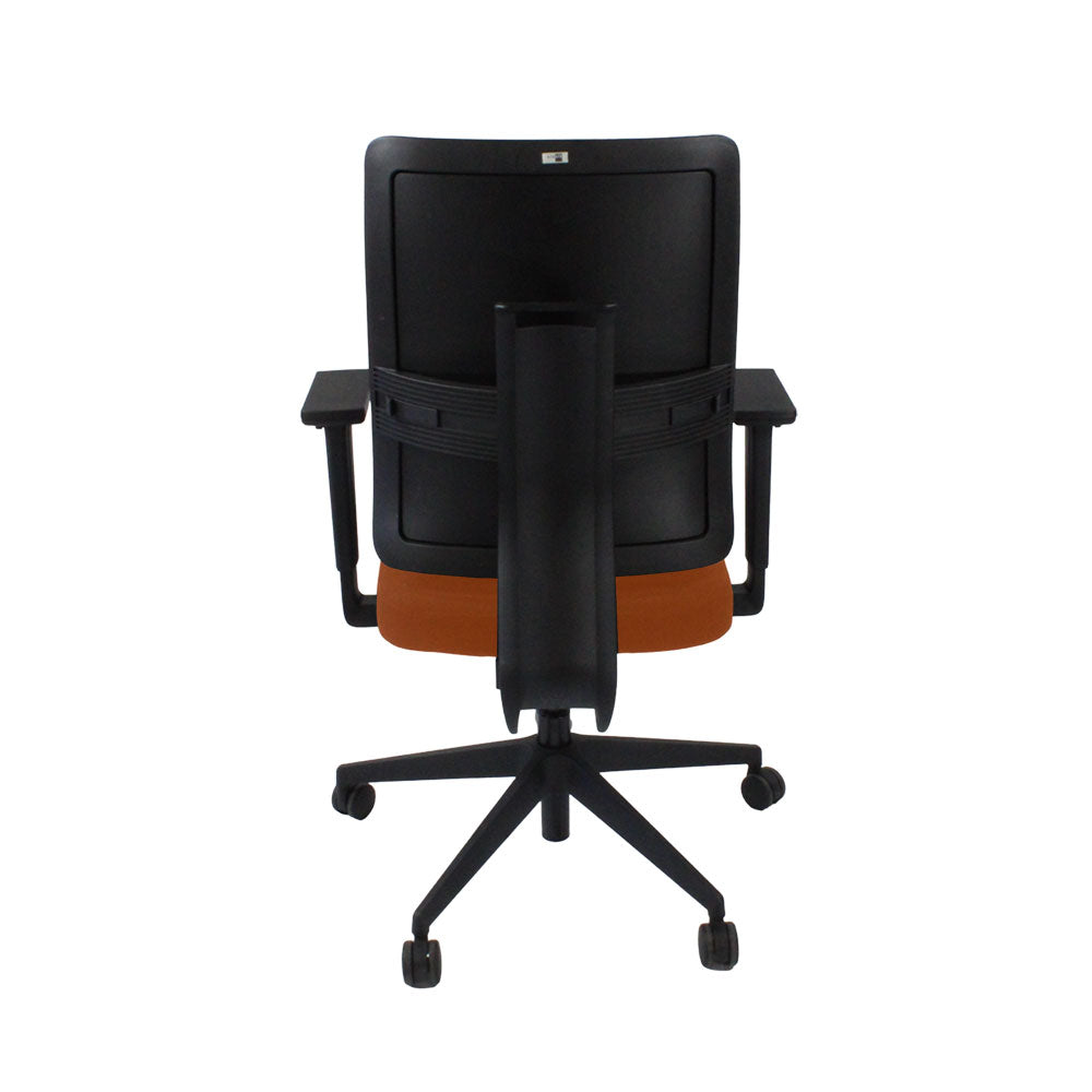 <tc>Viasit</tc>: <tc>Toleo Move</tc> Silla de trabajo con respaldo tapizado en cuero color canela - Reacondicionada