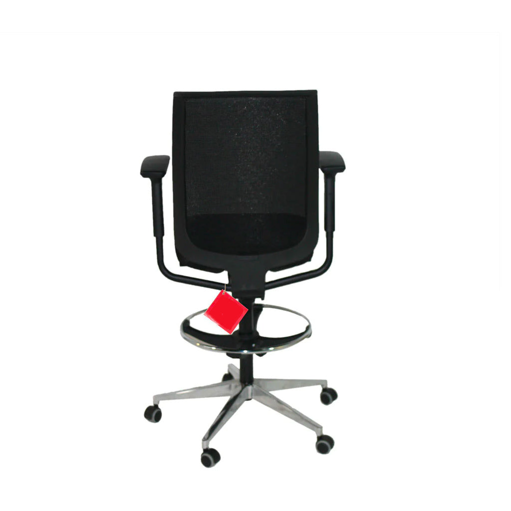 <tc>Steelcase</tc>:Silla de delineante Reply Air con base de aluminio pulido - Reacondicionada