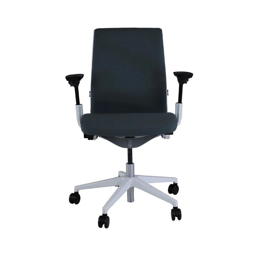 <tc>Steelcase</tc>: <tc>Think V2</tc> Silla de oficina - Reacondicionada