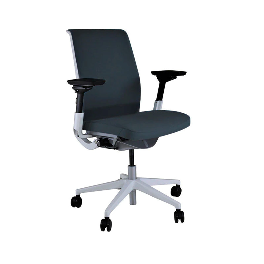 <tc>Steelcase</tc>: <tc>Think V2</tc> Silla de oficina - Reacondicionada