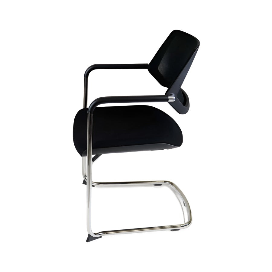 <tc>Steelcase</tc>: Qivi - Silla de reunión con base de trineo - Reacondicionada